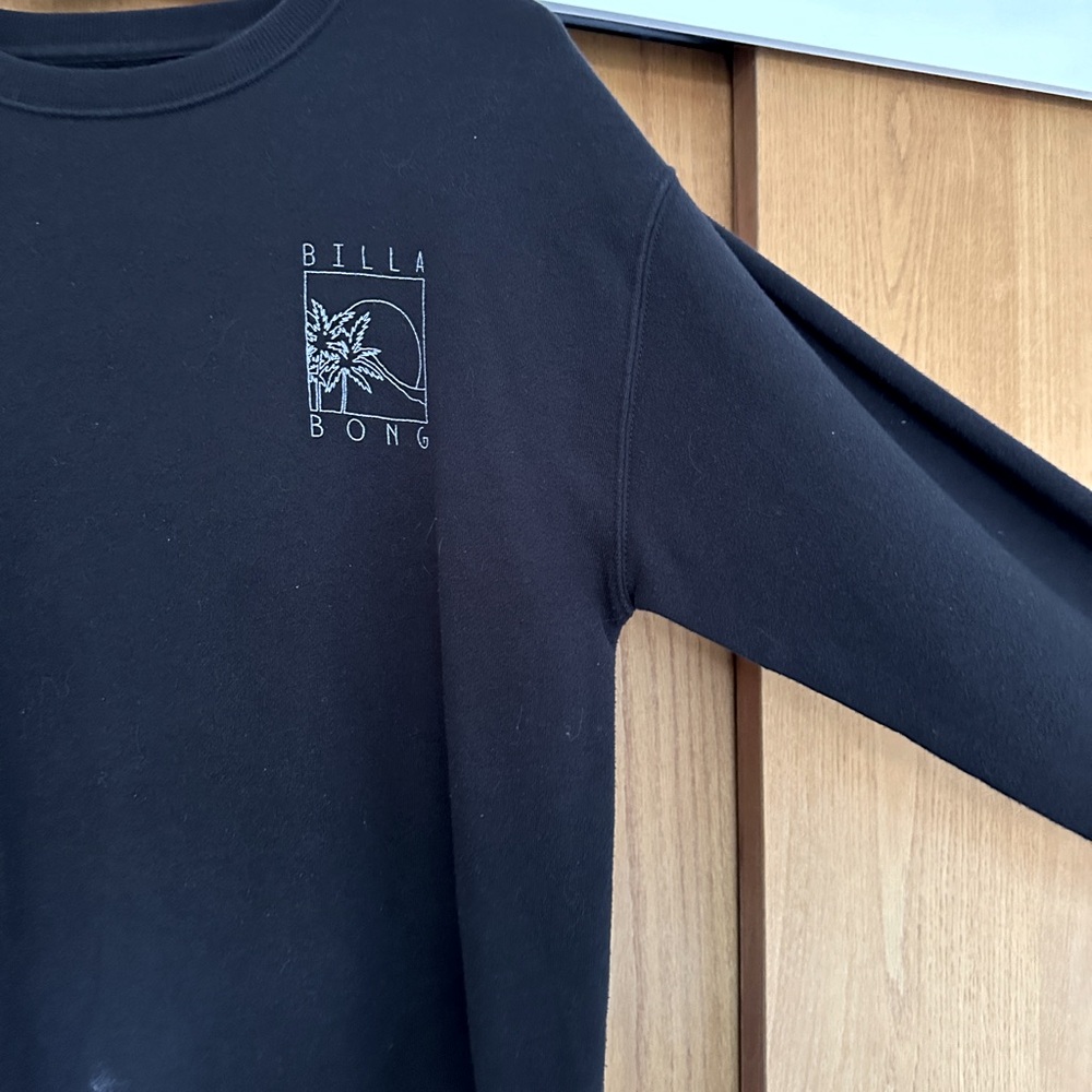 black billa bong crew neck